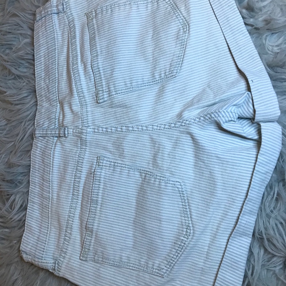 Shorts - Picture 3 of 3